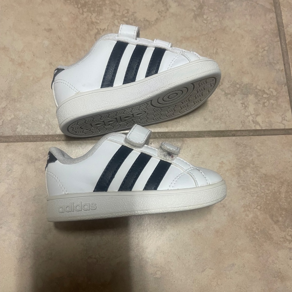 Sneaker - Picture 3 of 3